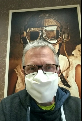 Herr Sander mit Mund und Nasenschutzmaske